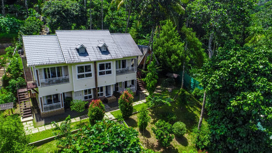 Luxury 4BHK Villa with Private Pool in Munnar – Family & Group Retreat