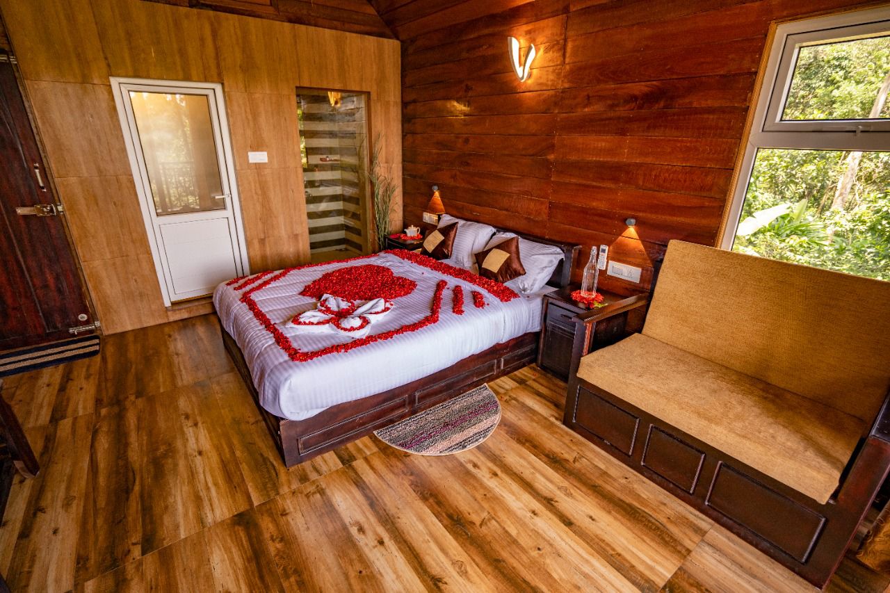 Luxury 4BHK Villa with Private Pool in Munnar – Family & Group Retreat