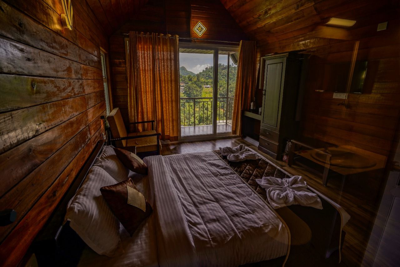 Luxury 4BHK Villa with Private Pool in Munnar – Family & Group Retreat
