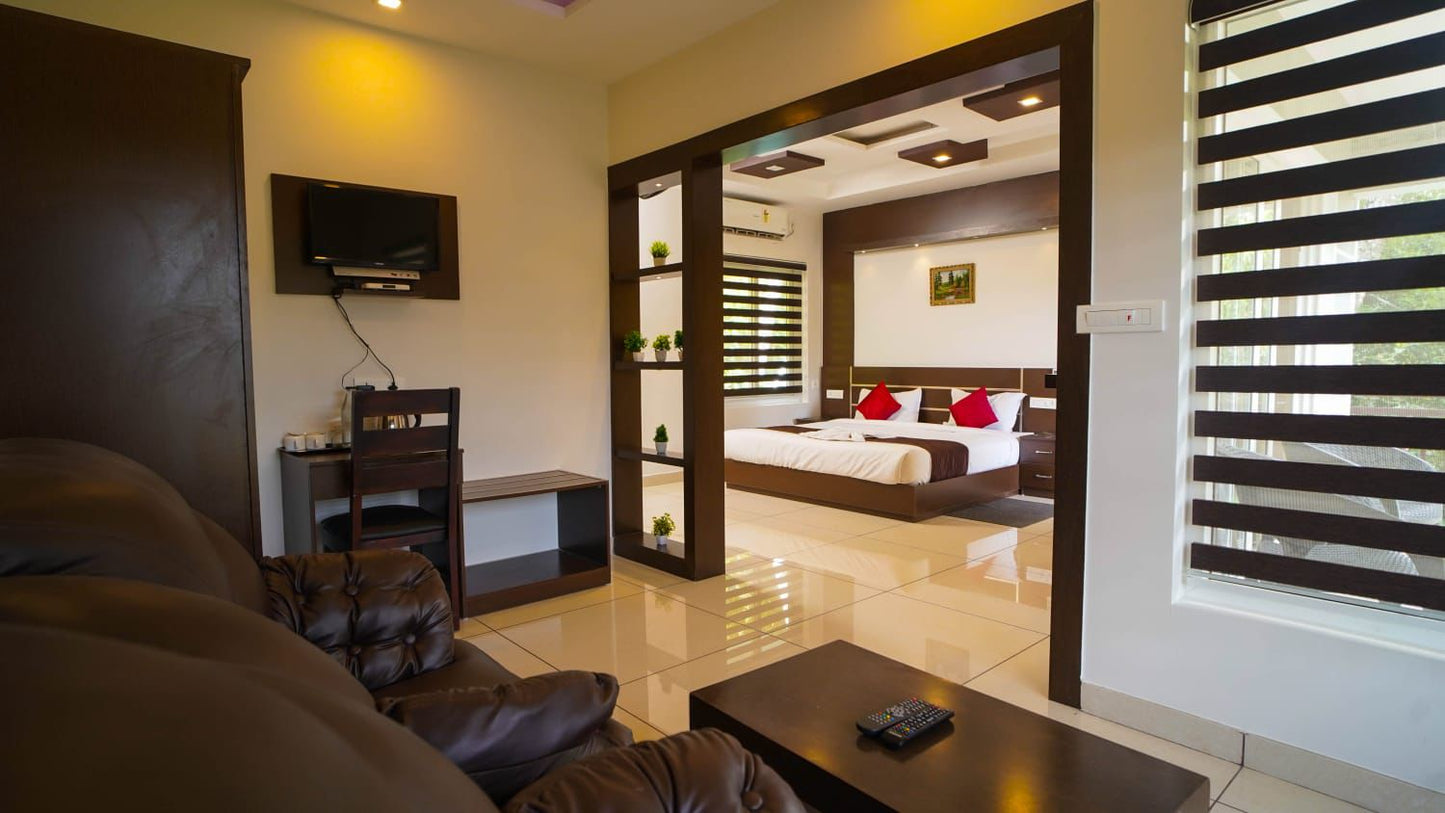 Luxury 4BHK Villa with Private Pool in Munnar – Family & Group Retreat