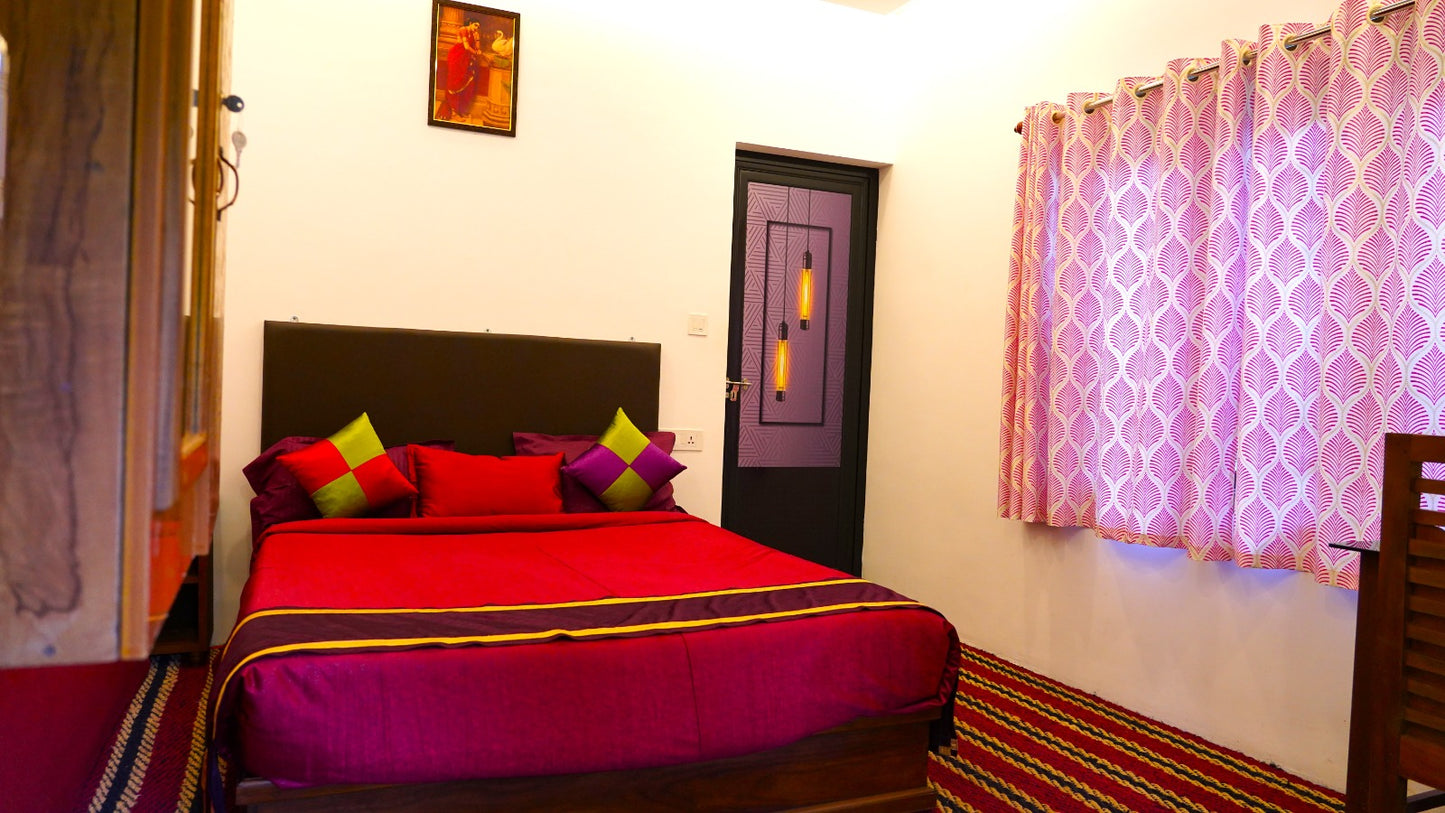 Deluxe 5BHK Pool Villa in Munnar – Luxury Family & Group Stay