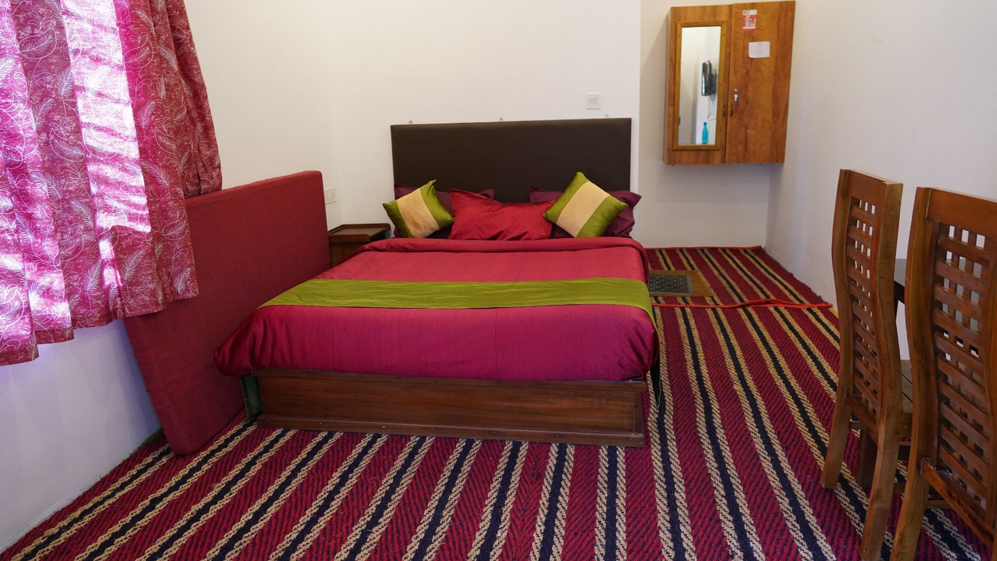 Deluxe 5BHK Pool Villa in Munnar – Luxury Family & Group Stay