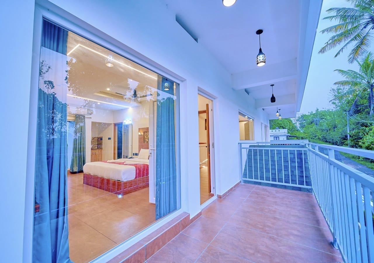 Modern Luxury 5BHK Pool Villa in Munnar – Premium Family Retreat