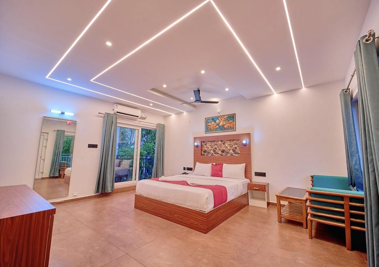 Modern Luxury 5BHK Pool Villa in Munnar – Premium Family Retreat
