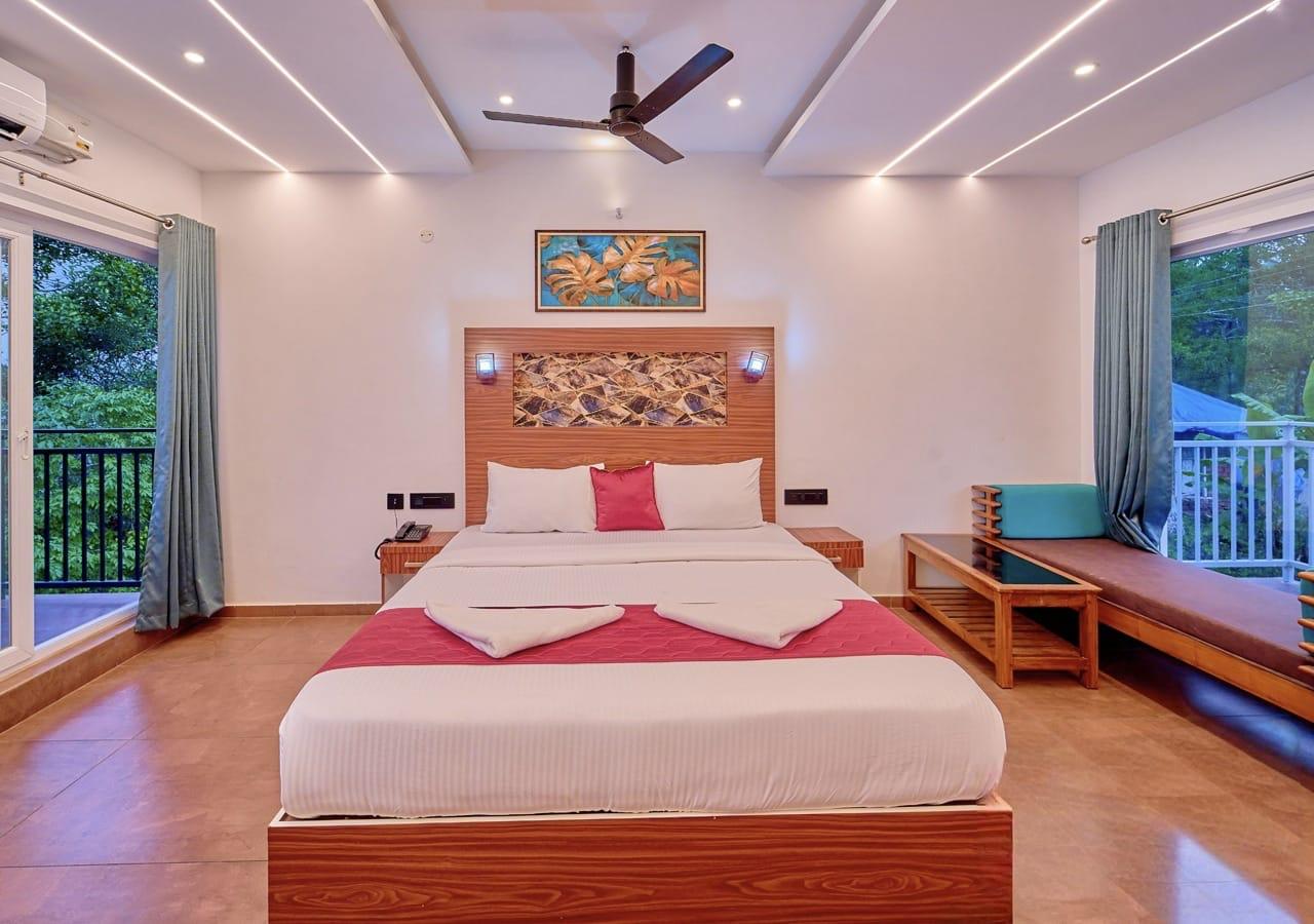 Modern Luxury 5BHK Pool Villa in Munnar – Premium Family Retreat