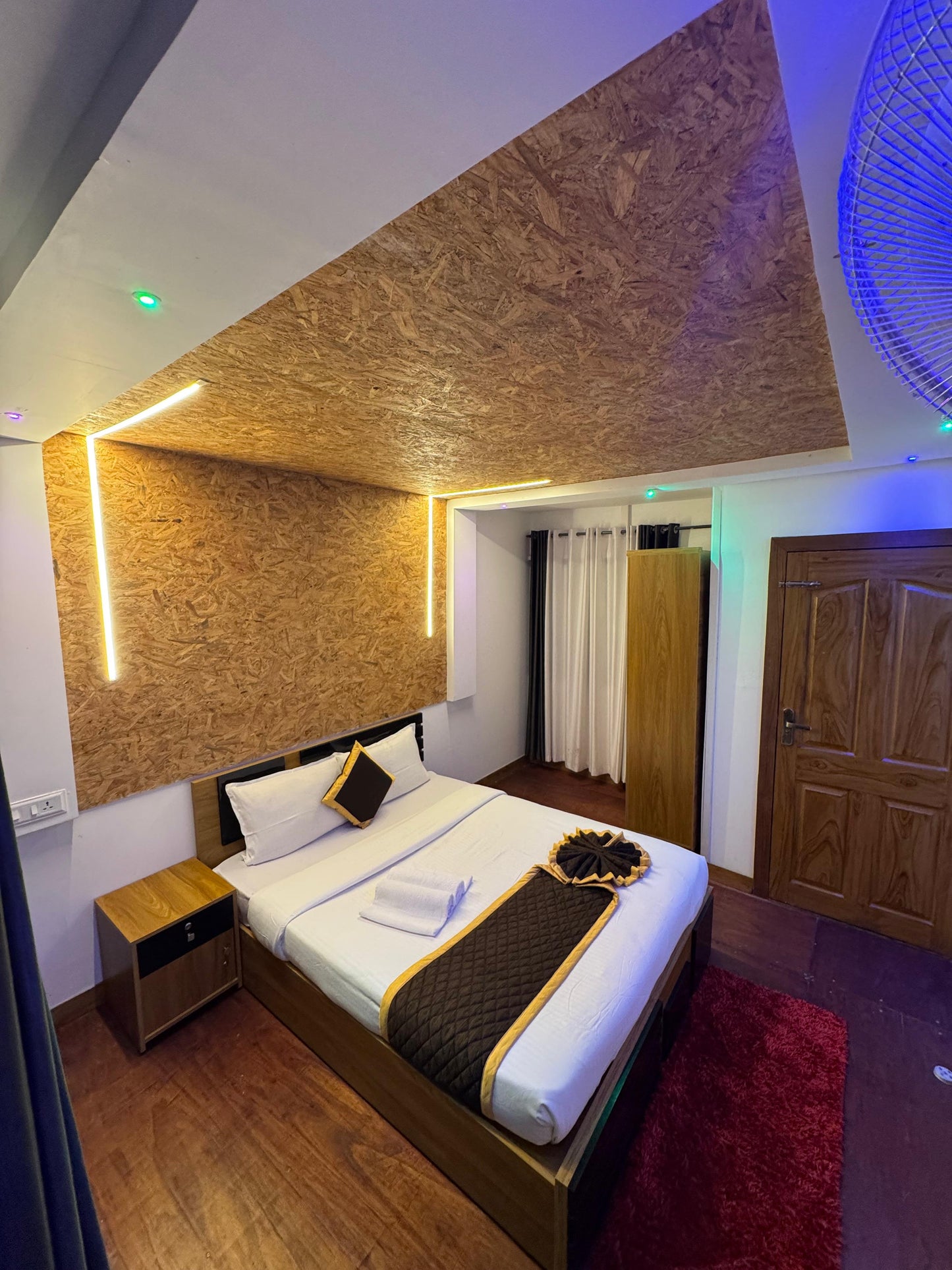 5BHK Pool Villa in Wayanad with Private River Stream – Luxury Nature Retreat