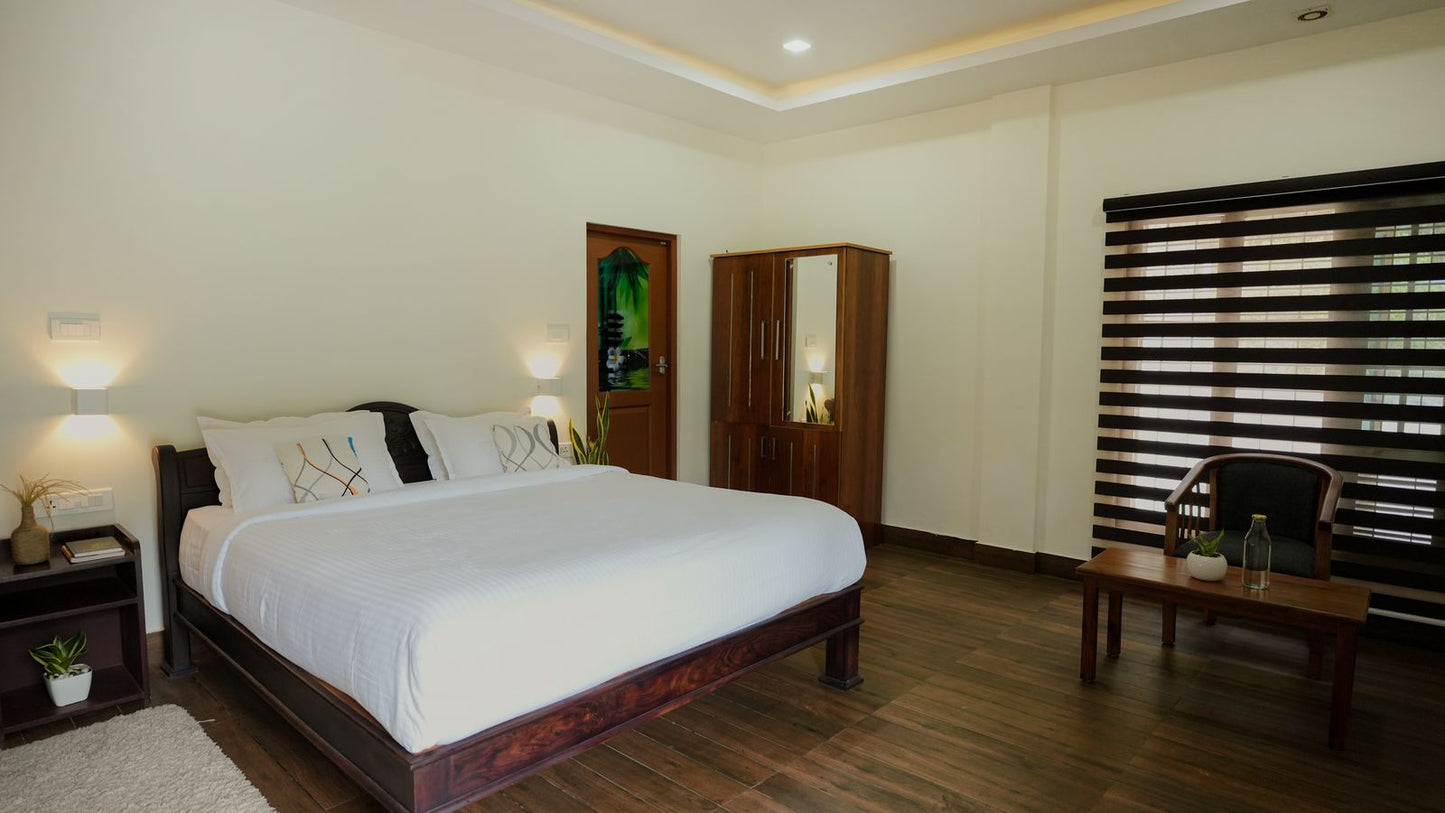 Luxury 6BHK Pool Villa in Munnar – Grand Family & Group Retreat