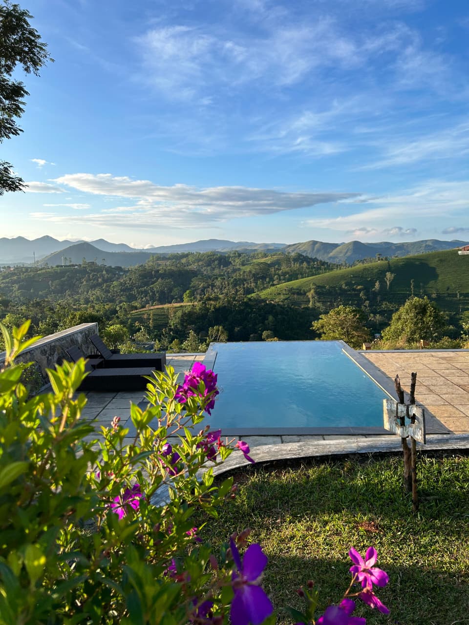 Sylvan Retreat: Luxury Hilltop Villa with Infinity Pool, Vagamon