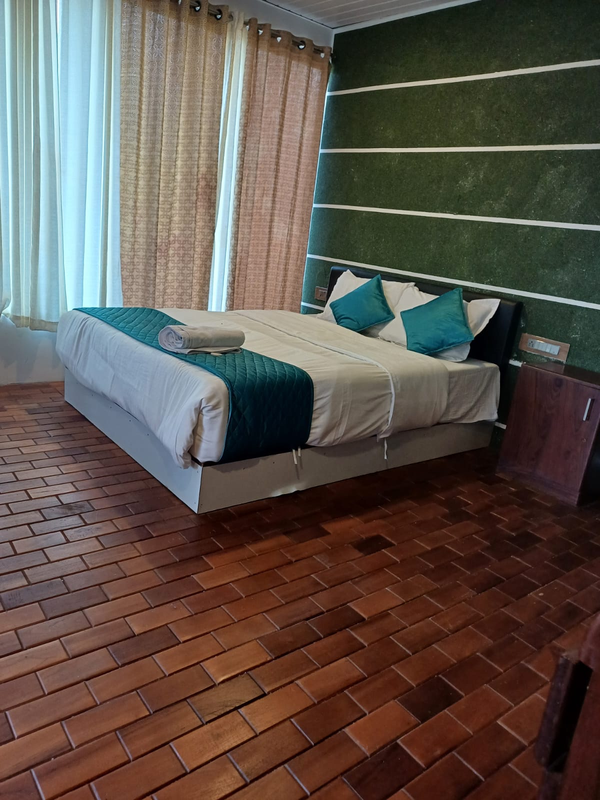 Luxury 5BHK Pool Villa in Vagamon – Large Family & Group Retreat