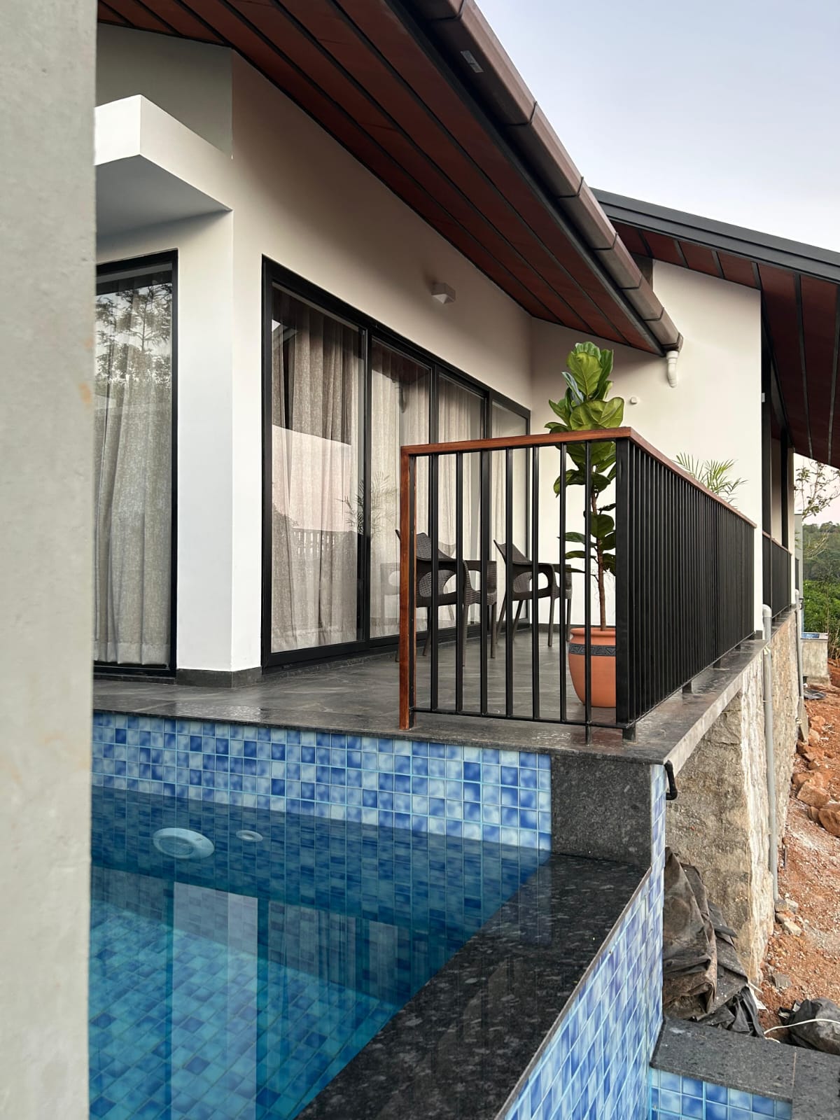 Sylvan Retreat: Luxury Hilltop Villa with Infinity Pool, Vagamon