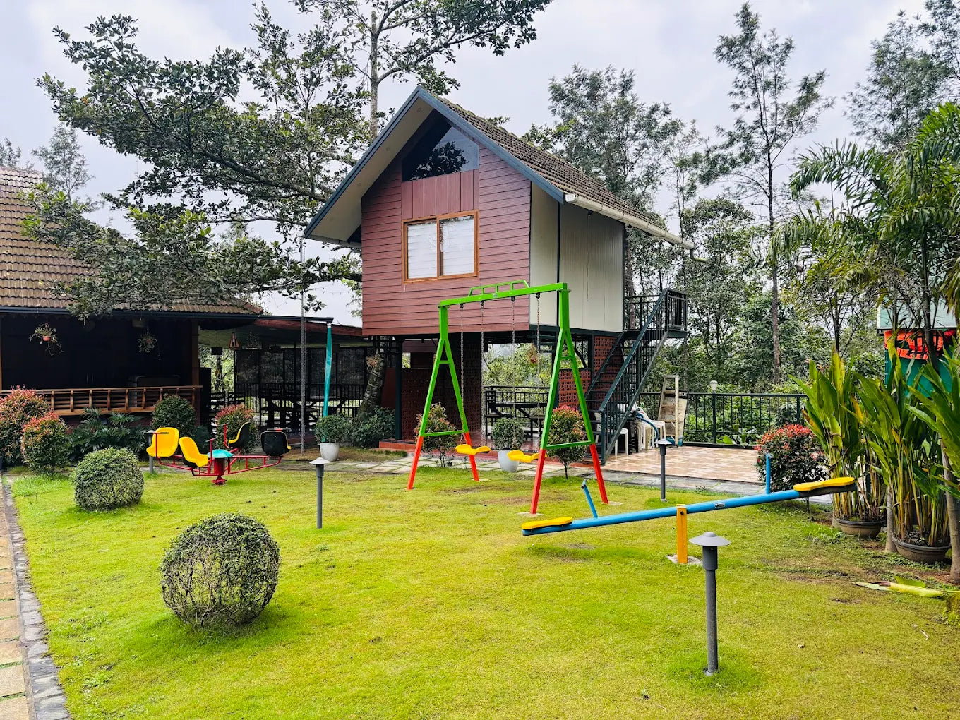 Heritage 5BHK Pool Villa in Manakulam, Munnar – Classic Kerala Style