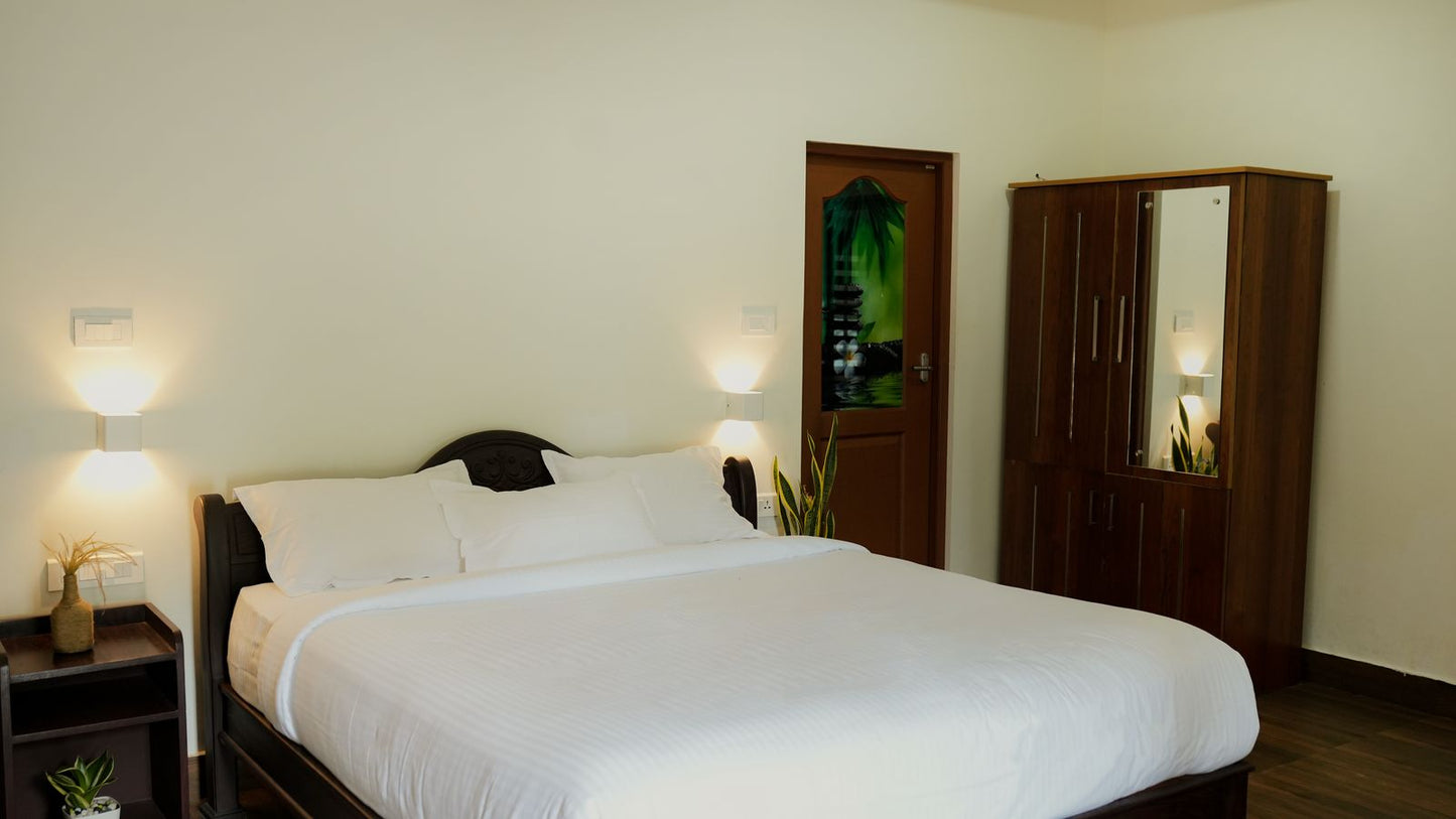 Luxury 6BHK Pool Villa in Munnar – Grand Family & Group Retreat