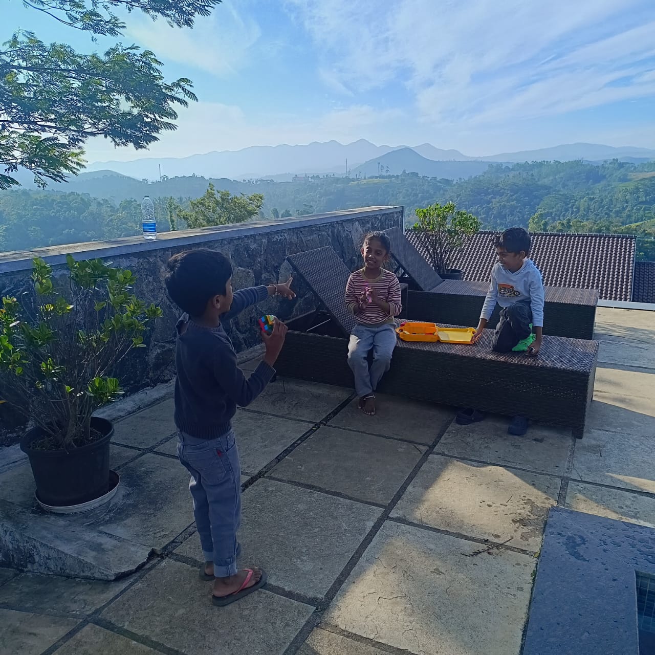 Sylvan Retreat: Luxury Hilltop Villa with Infinity Pool, Vagamon