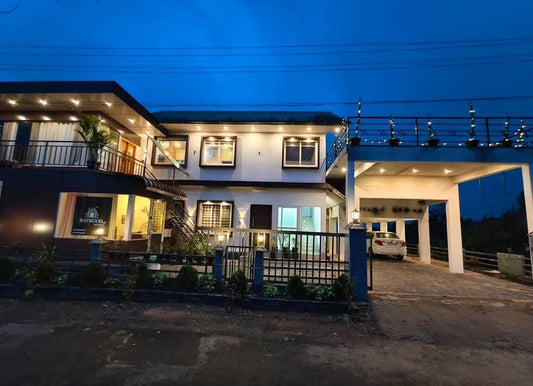 Luxury 5BHK Pool Villa in Vagamon – Large Family & Group Retreat
