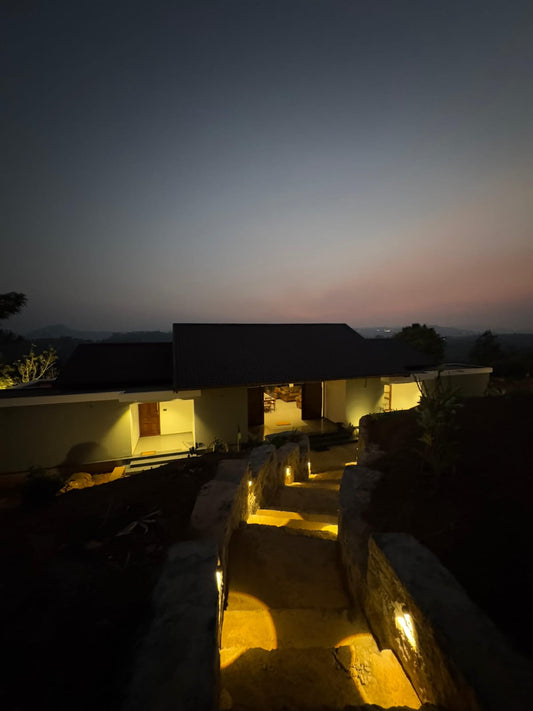 Sylvan Retreat: Luxury Hilltop Villa with Infinity Pool, Vagamon