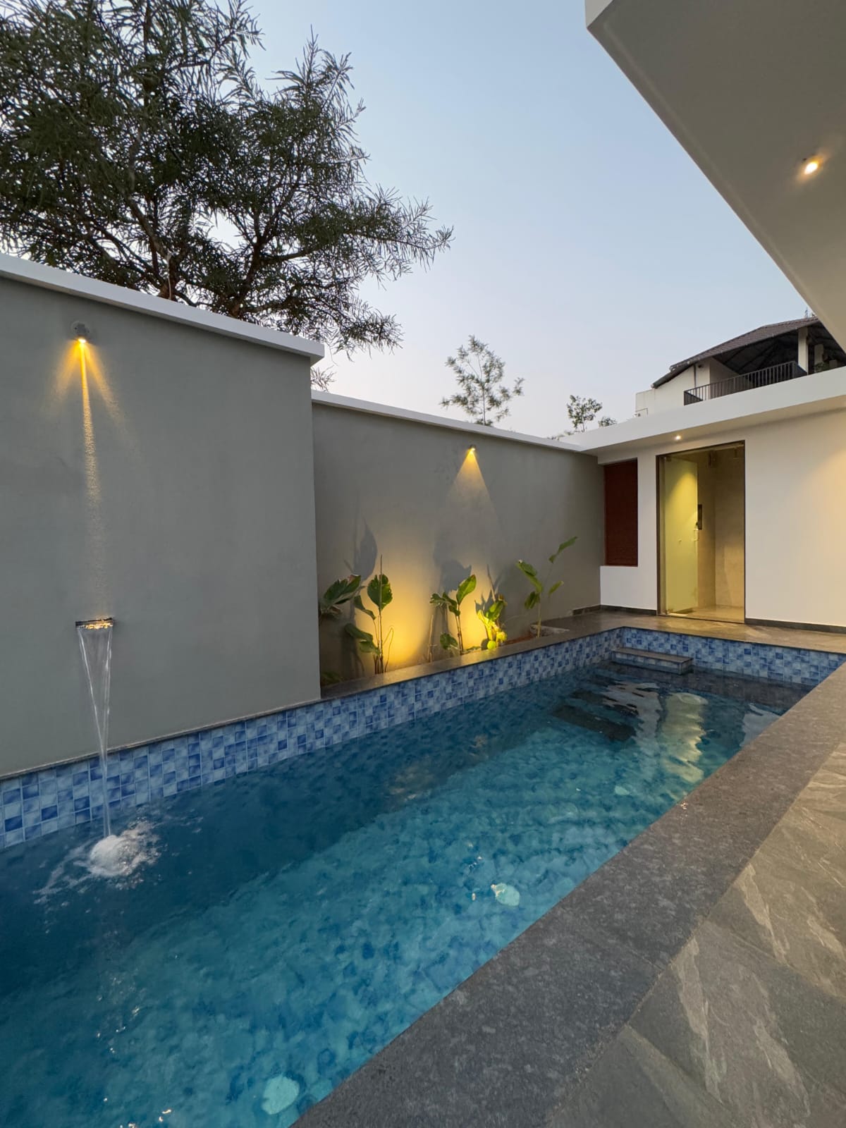Sylvan Retreat: Luxury Hilltop Villa with Infinity Pool, Vagamon